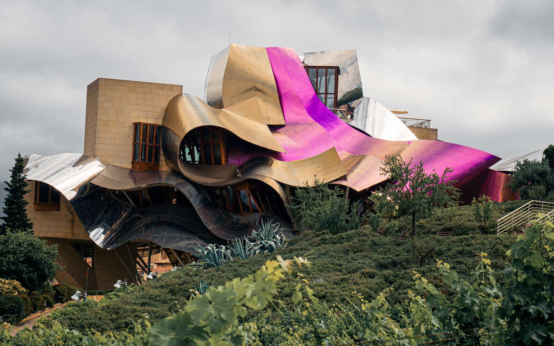 A deep dive into the soul of Spain: 
Heritage, wine & coastal elegance
